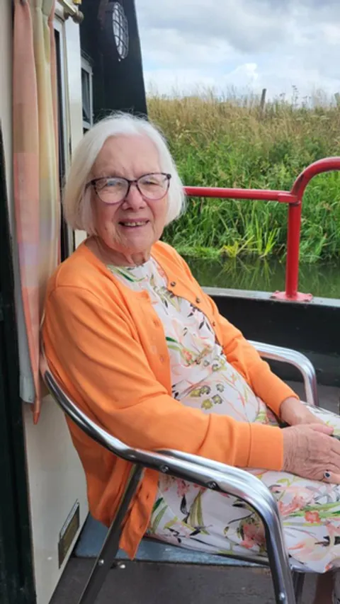 2-Week Canal Boat Adventure — holiday photo 3